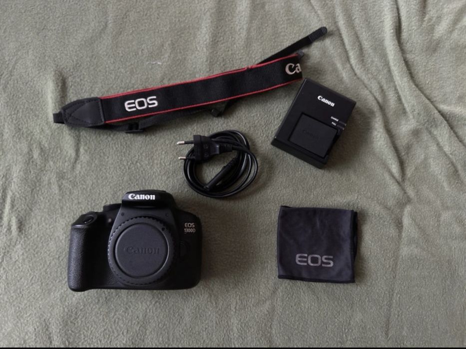 Canon EOS 1300D.