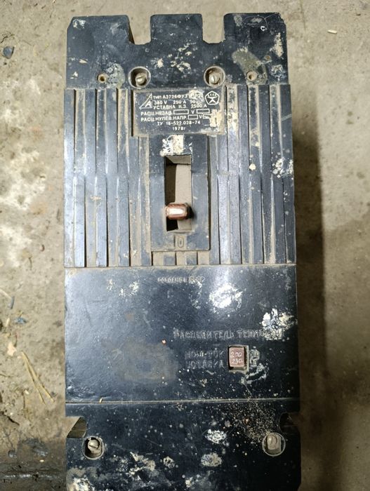 Автоматичний вимикач А3726 ФУЗ 250А