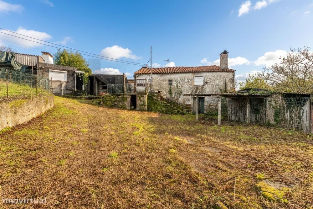 Moradia para restauro em Seixas