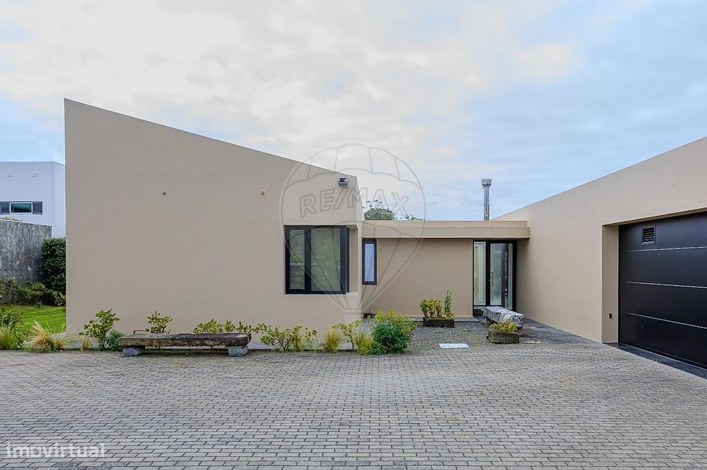 Moradia T4 para venda