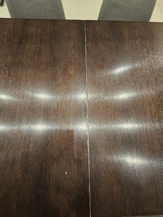 Solidny rozkładany stół z krzesłami