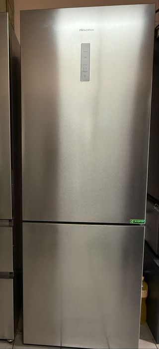Холодильник  Hisense (був у використані менше року)