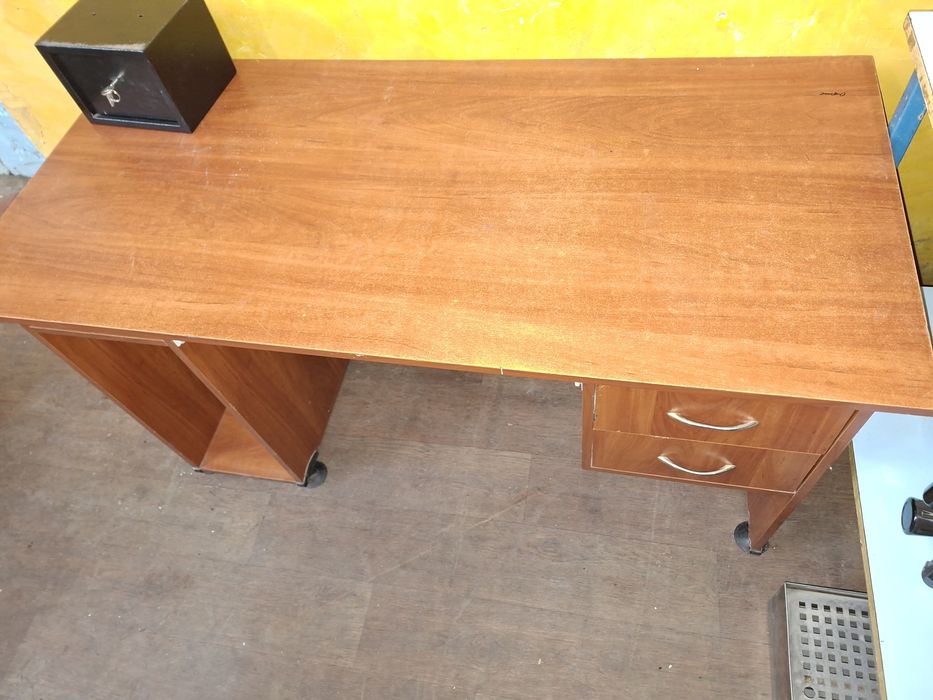 Стіл офісний стіл ,стильця