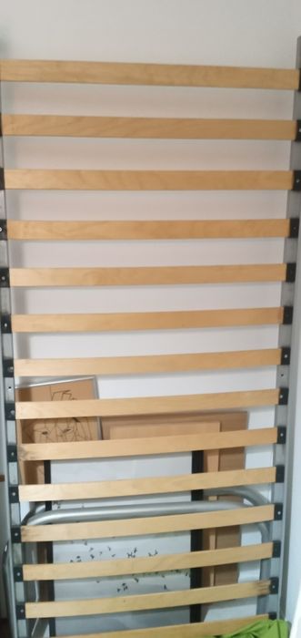 Cama com colchão novo e estrado