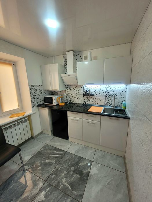 ЦЕНТР. Квартира- студия  посуточно.