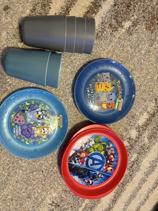 Zestaw talerzy i kubków