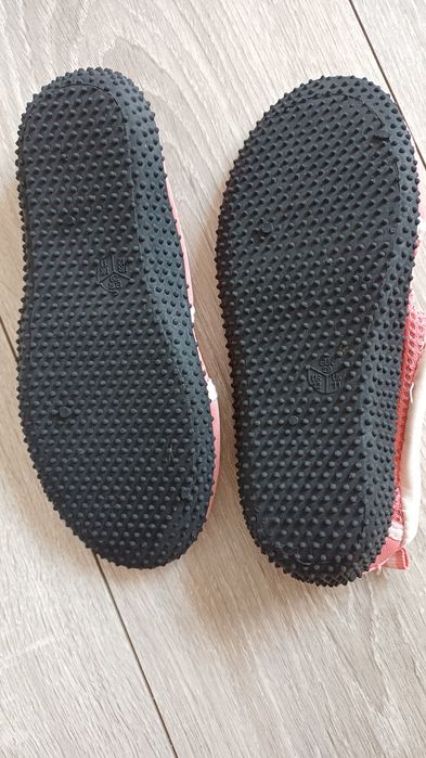 Buty do wody dla dziewczynki