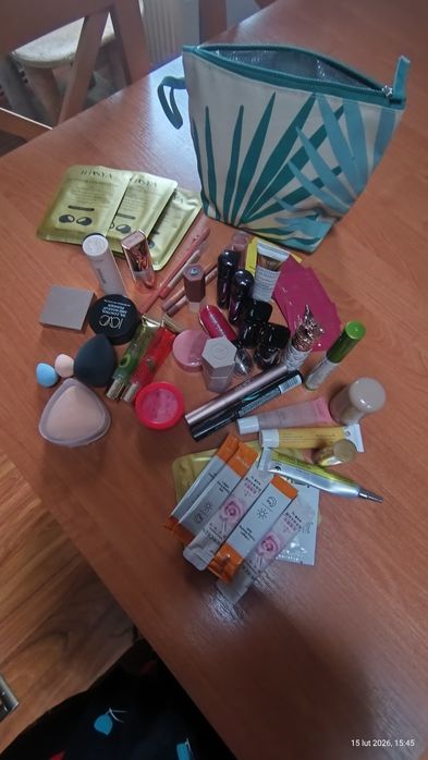 Wyprzedaż kosmetyków – zestaw | kosmetyczka + gratisy