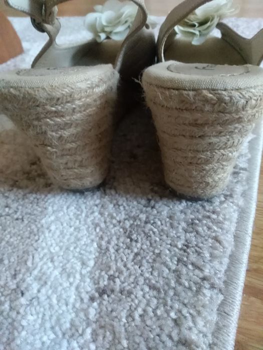 Sandały na koturnie rozm. 39