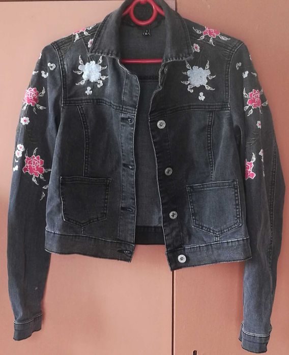 Kurtka haftowana kwiaty jeans Bonprix