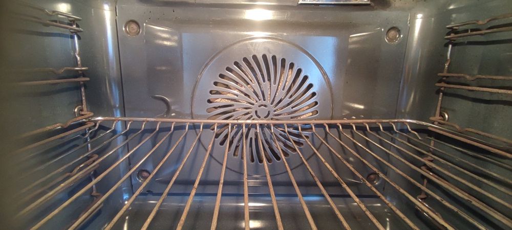 Fornos AEG em bom estado.