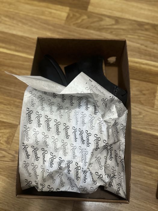 Нові чоловічі туфлі