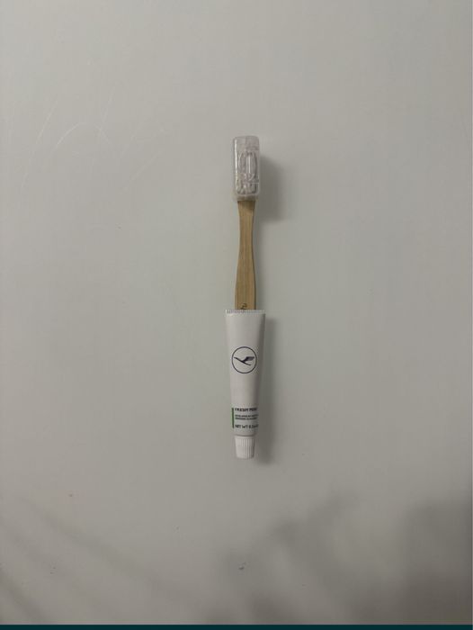 Екологічна бамбукова зубна щітка з зубною пастою