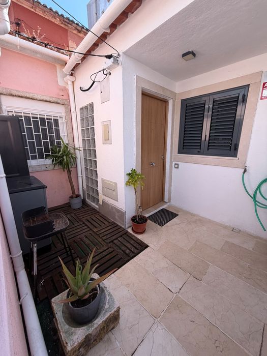 Moradia T1/2 Duplex para Arrendamento | Queijas (Oeiras) - entrada imediata