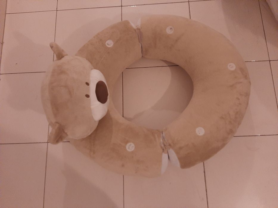 Sofá/banco para bebés se sentarem.