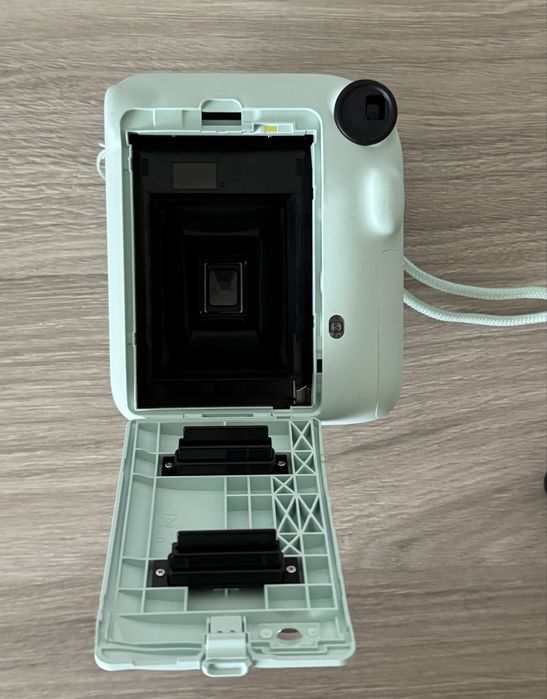 продам fujifilm instax mini 12 полароид