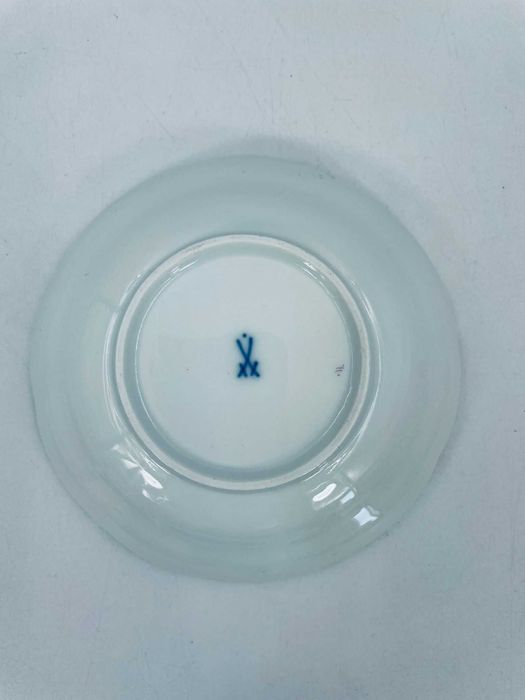 Spodek z porcelany miśnieńskiej