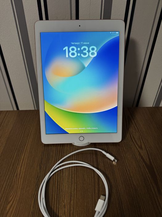 Apple Ipad 6 gen. 32 Gb . Wifi. Gold.