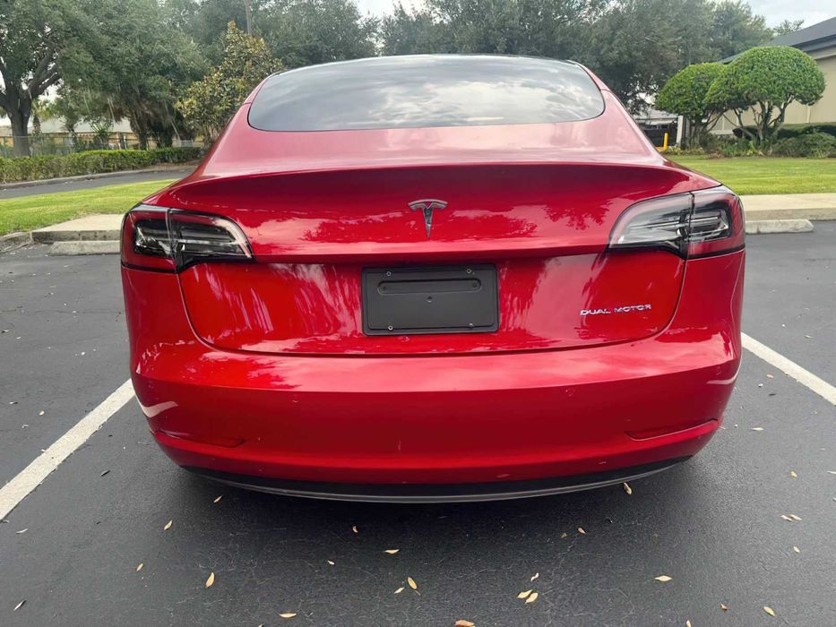 Tesla Model 3 Long Range      2022