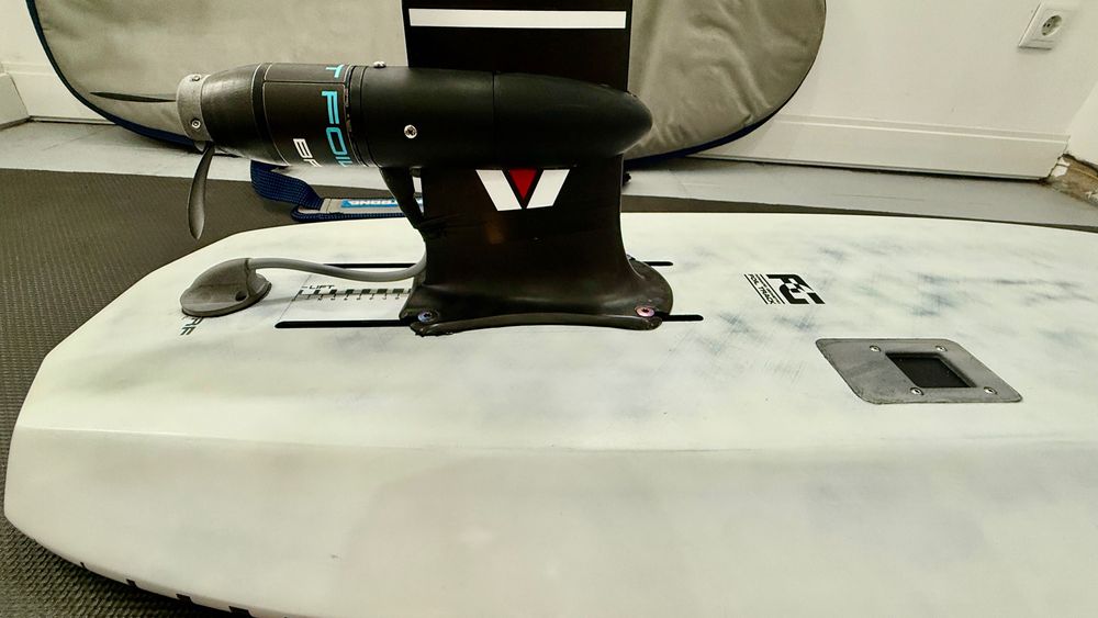 Armstrong Foil Assist Surf Board – 39L with 550 Wh Battery E-FOIL