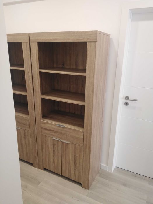 Estante de sala e Um aparadador