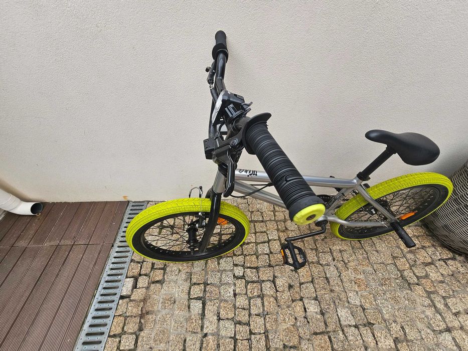 Bicicleta BMX criança 20" Wipe 9-14 anos cinza BTWin - inclui peseiras