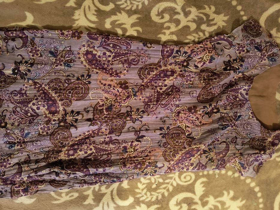 Безкоштовно одяг для жінки розмір S / M