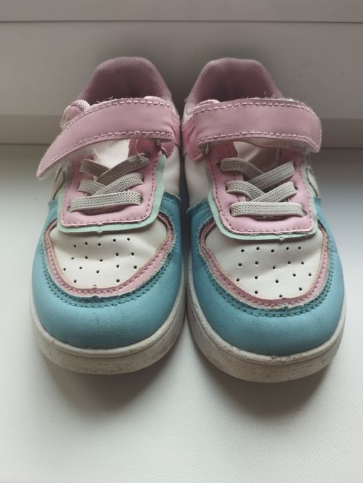 Дитячі кросівки для дівчинки