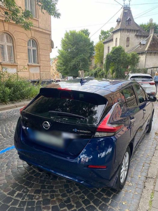 Продам Nissan Leaf 2018