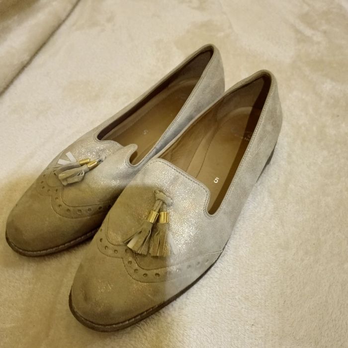 Жіночі туфлі лофери та пуховик  пальто жіночий