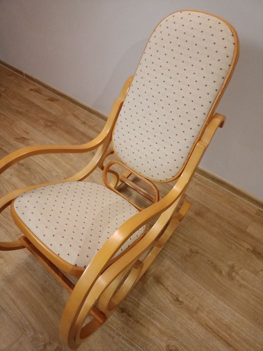 Fotel Bujany drewniany z obiciem