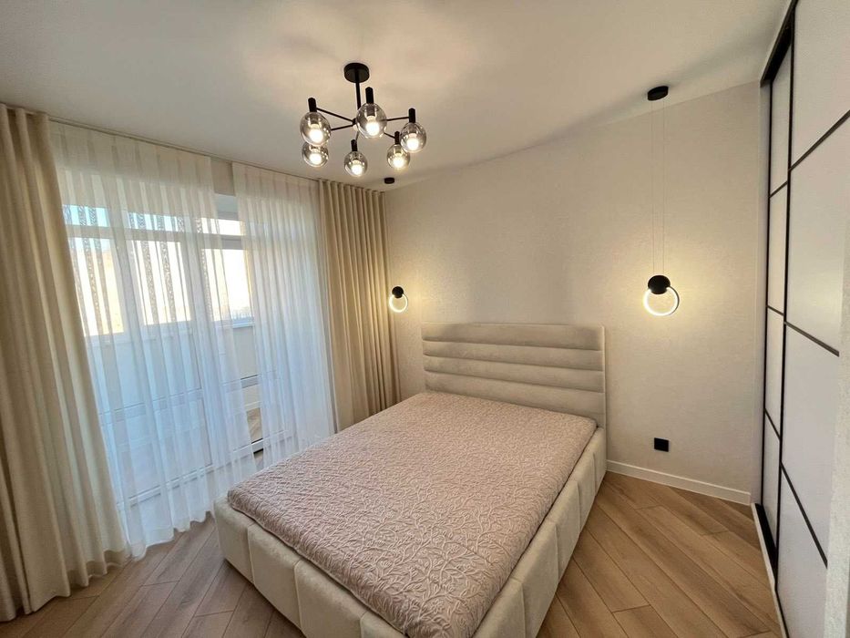 Неймовірно стильна квартира з гарним виглядом на парк мінімальне оформ