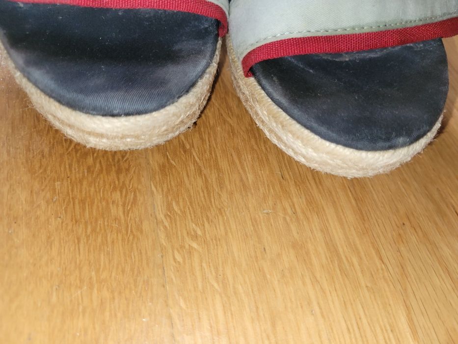 Tommy 37 sandały koturny