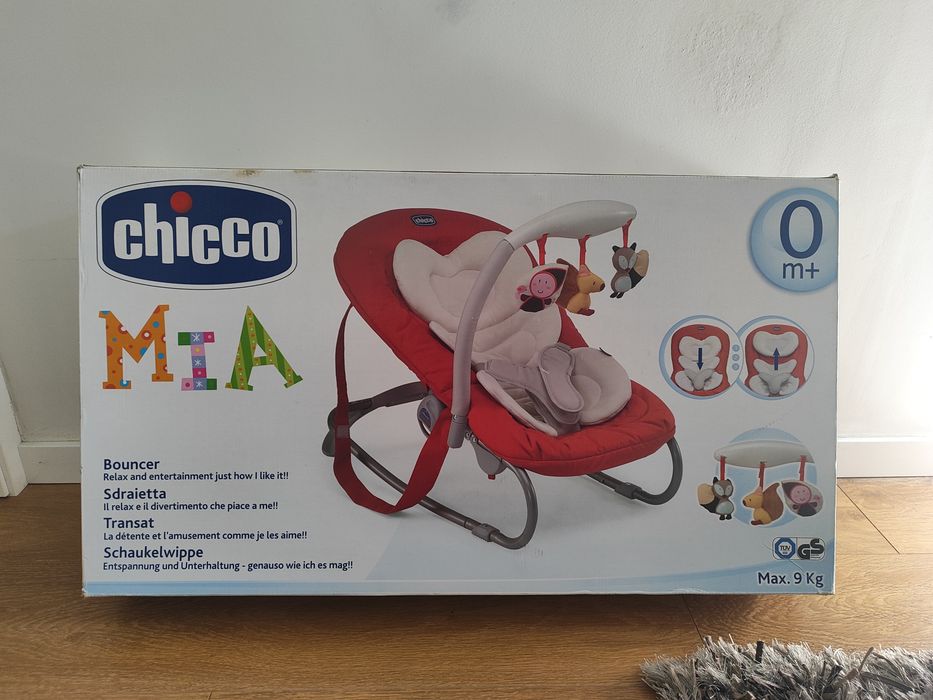 carrinho de bebé, cadeiras e alcofa  de bebé e berço