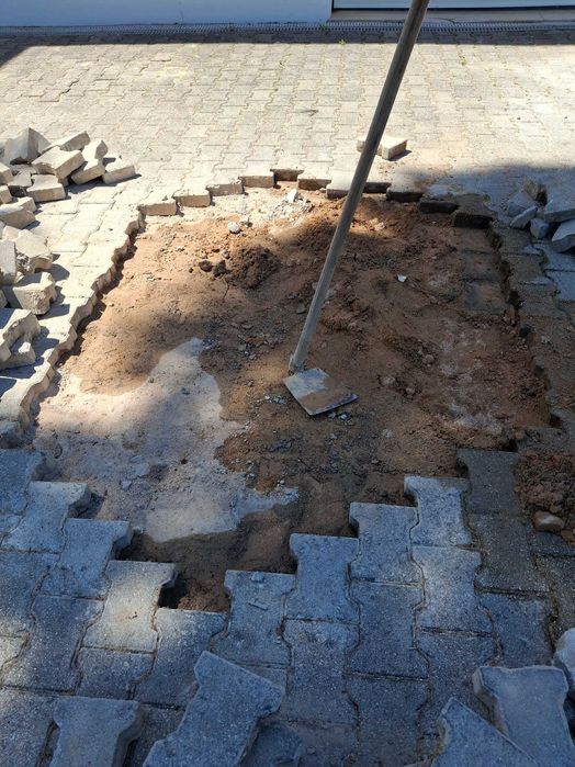 Faço  pequenos trabalhos  de  pintura, pedreiro,    carpinteiro,  ect