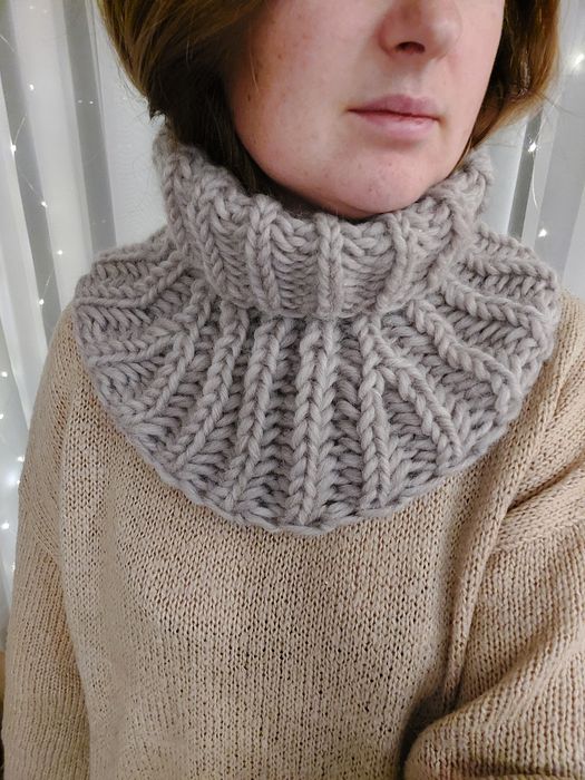 Komin golf na drutach handmade ręcznie robiony 100% wełna jasny beż