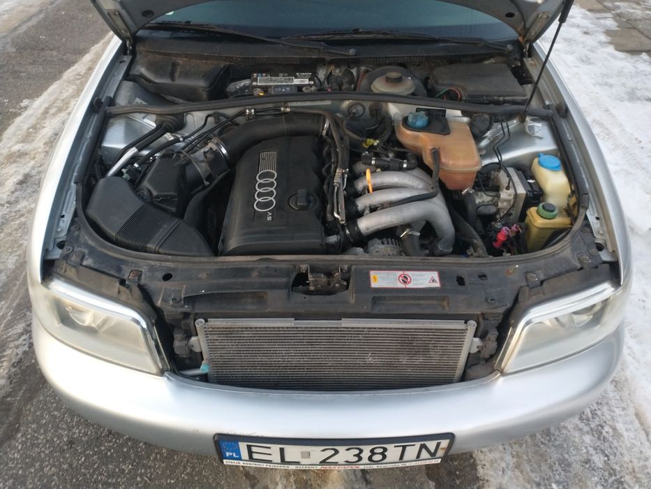 Audi A4 Kombi 1.8 + Gaz Klimatronik Alufelgi Hak