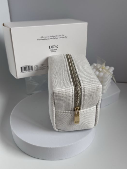 Біла косметичка Dior