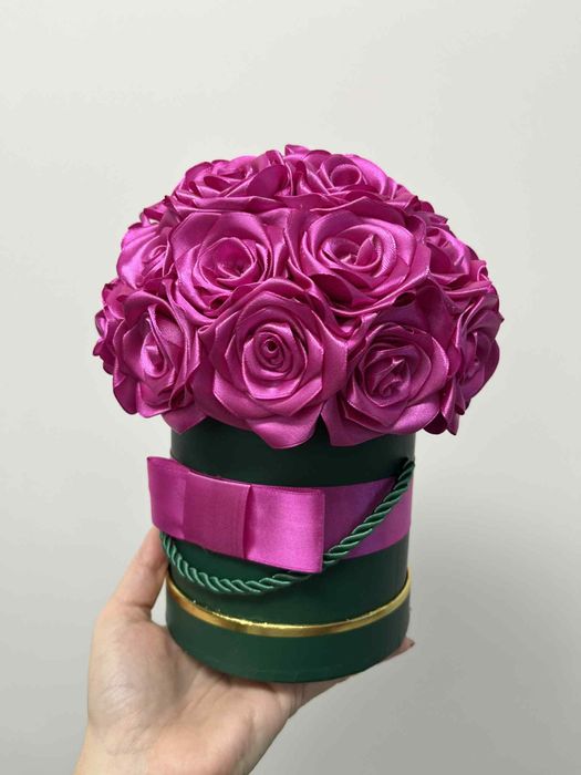 Flower box z różowych róż satynowych prezent Walentynki