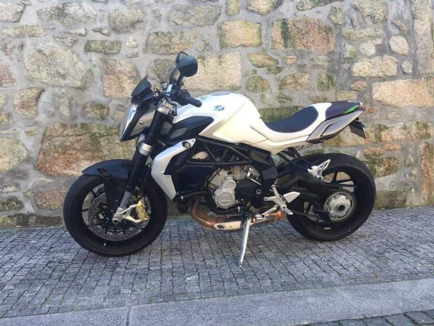 Moto MV Agusta Brutale 675. Irrepreensível