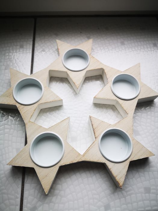 Drewniany świecznik w kształcie gwiazdy