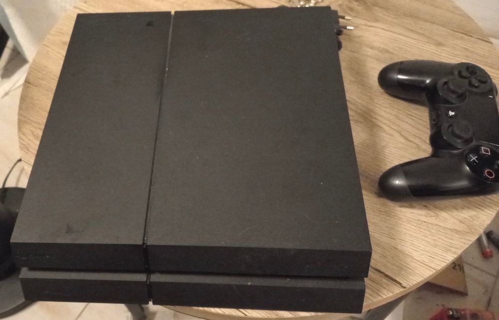 Konsola PlayStation 4 + oryginalny pad + gra Assasins Creed Valhalla PS4 FAT