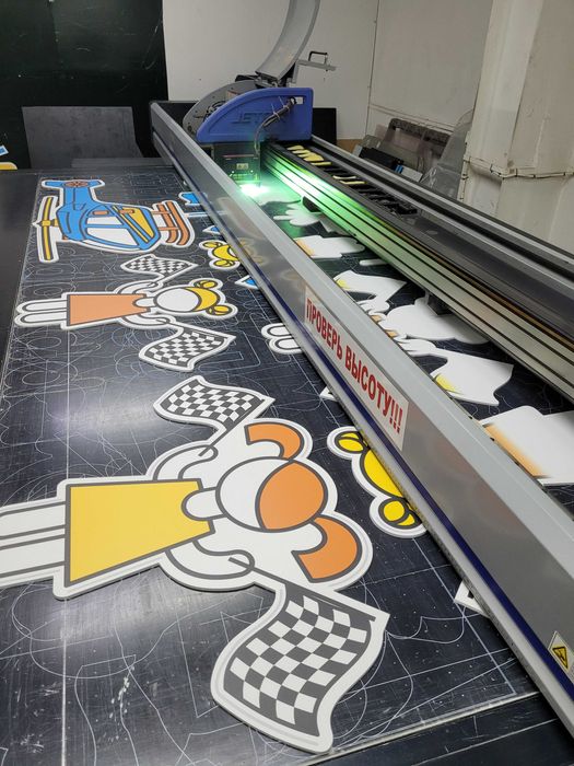 УФ-печать на пленке,пластике,акриле,ПВХ,МДФ,стекле,холсте,банере