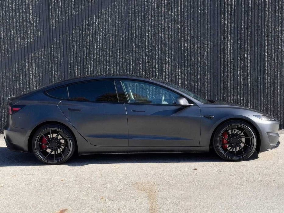 Tesla Model 3      2024