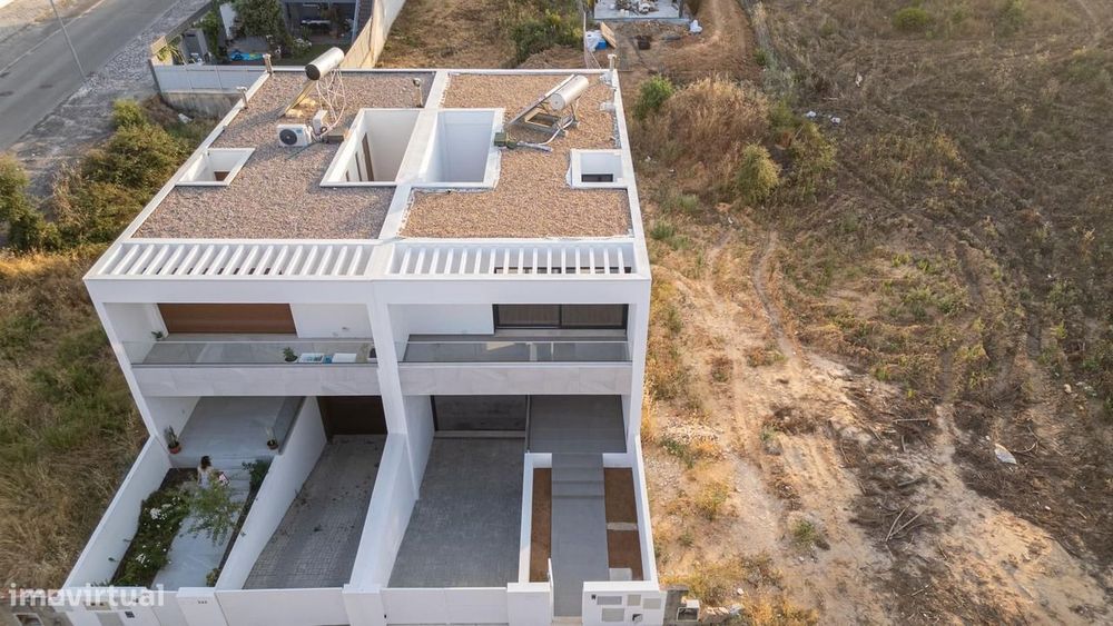 Moradia Geminada T3 com piscina, Quinta da Amizade, Setubal