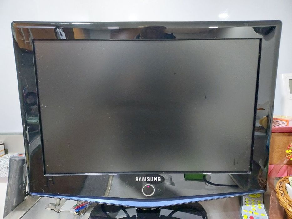 Tv Samsung 24 polegadas.