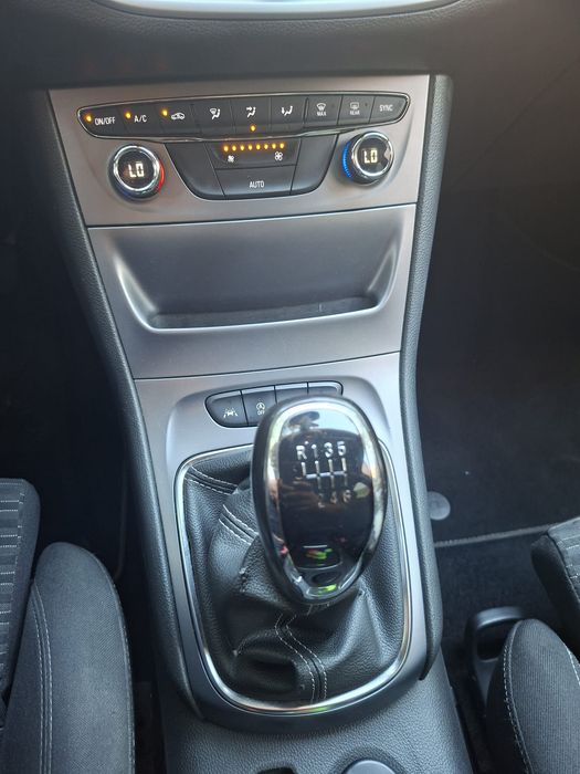 Opel Astra — fotografia 7