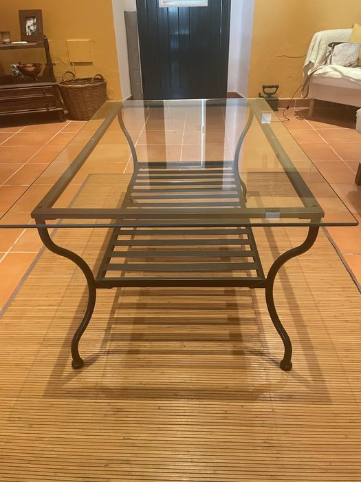 Mesa de centro com tampo de vidro, 110x70cm