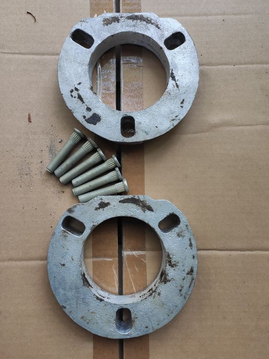 Проставки Chevrolet под задние опоры для клиренса