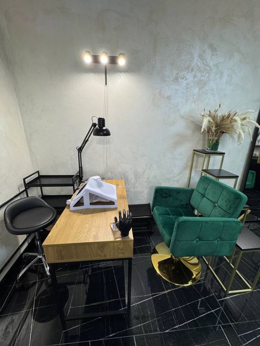 Комплект меблів для салону краси під ключ: манікюр, педікюр, перукарня